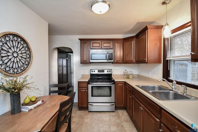 306 S Chicago Ave Avenue, Sioux Falls, SD 57103