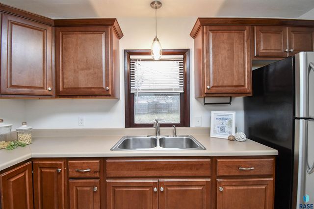 306 S Chicago Ave Avenue, Sioux Falls, SD 57103