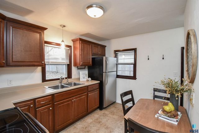 306 S Chicago Ave Avenue, Sioux Falls, SD 57103