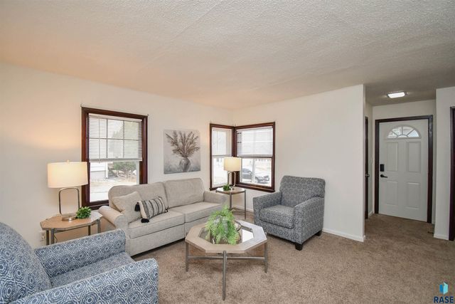 306 S Chicago Ave Avenue, Sioux Falls, SD 57103