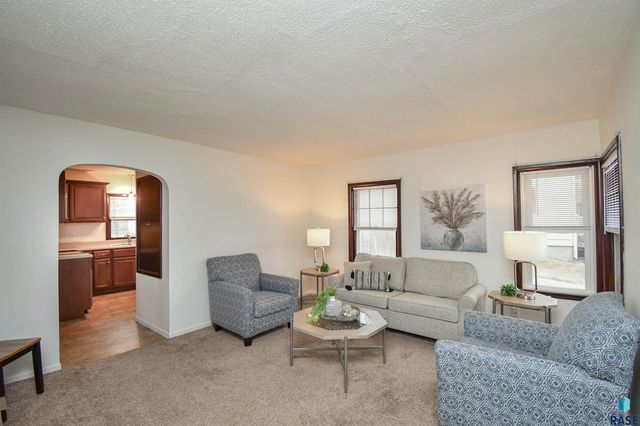 306 S Chicago Ave Avenue, Sioux Falls, SD 57103