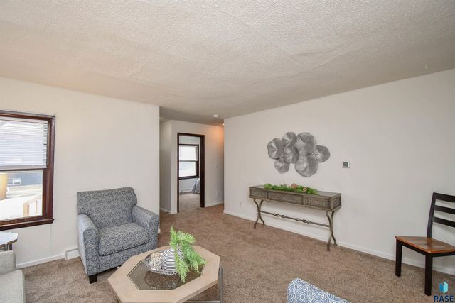 306 S Chicago Ave Avenue, Sioux Falls, SD 57103