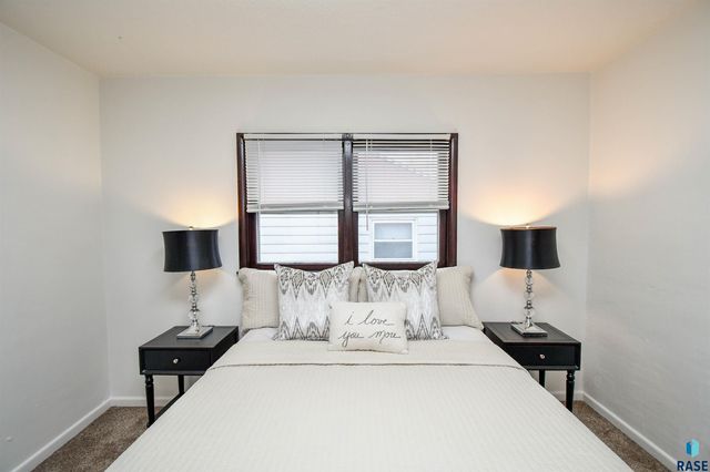 306 S Chicago Ave Avenue, Sioux Falls, SD 57103