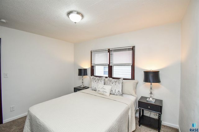 306 S Chicago Ave Avenue, Sioux Falls, SD 57103