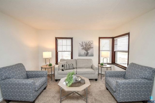 306 S Chicago Ave Avenue, Sioux Falls, SD 57103