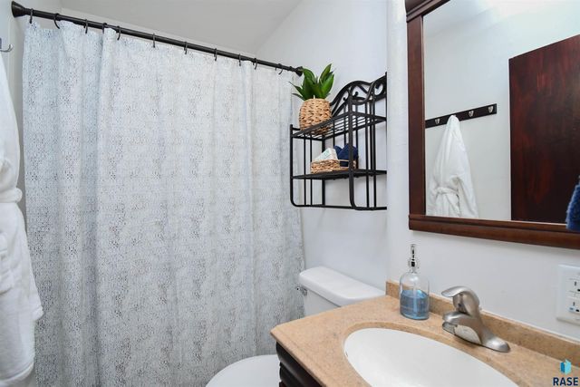 306 S Chicago Ave Avenue, Sioux Falls, SD 57103