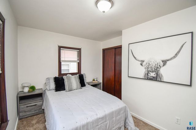 306 S Chicago Ave Avenue, Sioux Falls, SD 57103