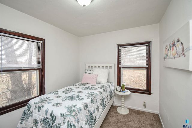 306 S Chicago Ave Avenue, Sioux Falls, SD 57103