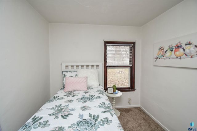 306 S Chicago Ave Avenue, Sioux Falls, SD 57103