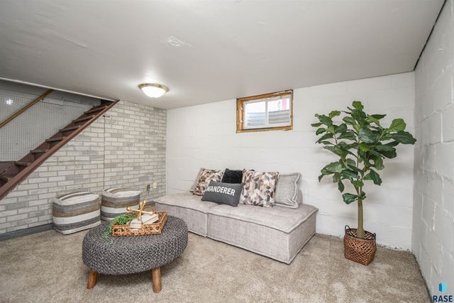 306 S Chicago Ave Avenue, Sioux Falls, SD 57103