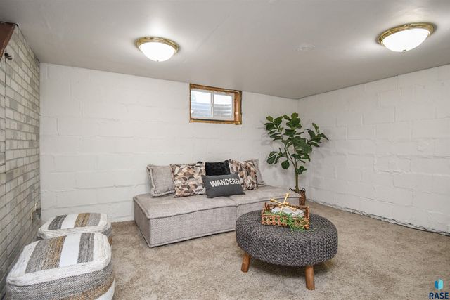 306 S Chicago Ave Avenue, Sioux Falls, SD 57103