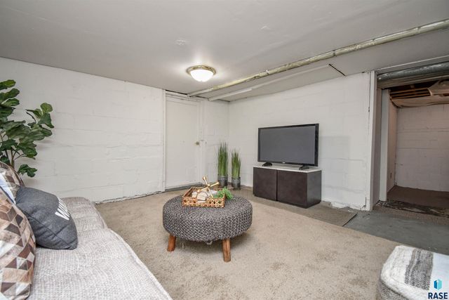 306 S Chicago Ave Avenue, Sioux Falls, SD 57103