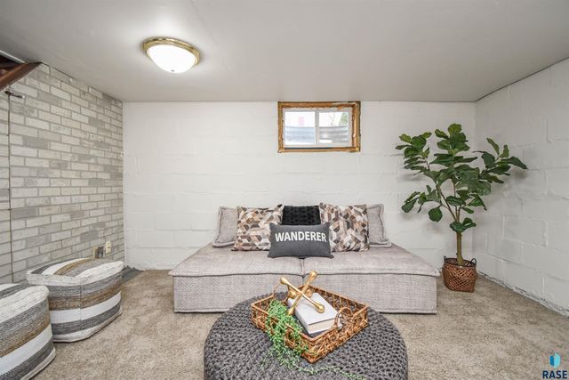 306 S Chicago Ave Avenue, Sioux Falls, SD 57103