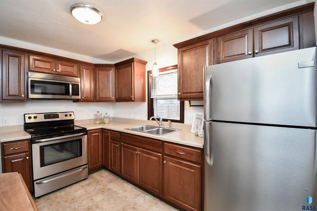 306 S Chicago Ave Avenue, Sioux Falls, SD 57103