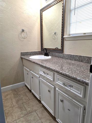 3748 Pin Oak Drive, Conroe, TX 77301