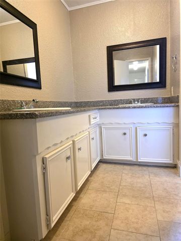 3748 Pin Oak Drive, Conroe, TX 77301