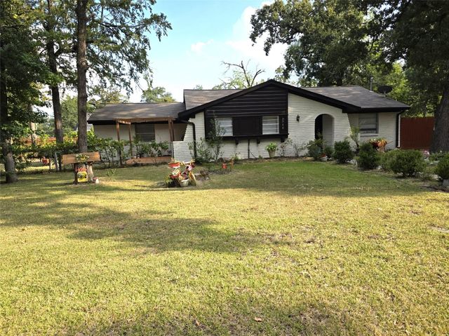 3748 Pin Oak Drive, Conroe, TX 77301