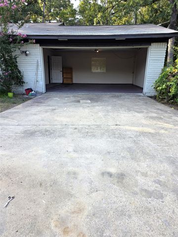 3748 Pin Oak Drive, Conroe, TX 77301