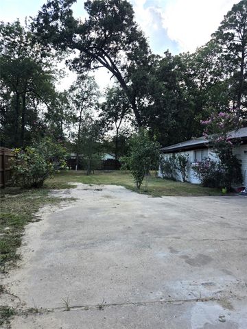 3748 Pin Oak Drive, Conroe, TX 77301