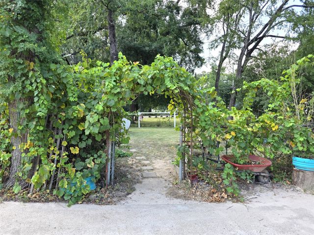 3748 Pin Oak Drive, Conroe, TX 77301