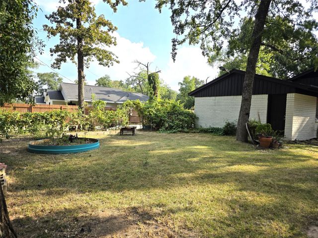 3748 Pin Oak Drive, Conroe, TX 77301