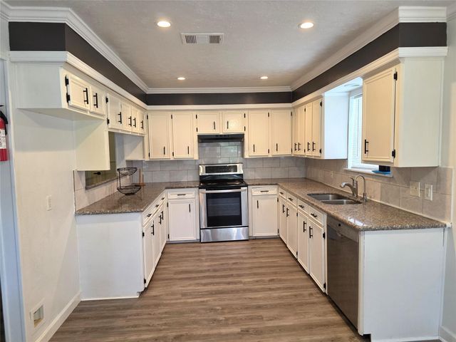 3748 Pin Oak Drive, Conroe, TX 77301