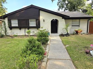 3748 Pin Oak Drive, Conroe, TX 77301
