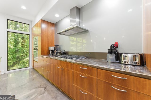 643 Larchmont Circle NW, Atlanta, GA 30318