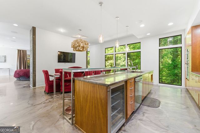 643 Larchmont Circle NW, Atlanta, GA 30318