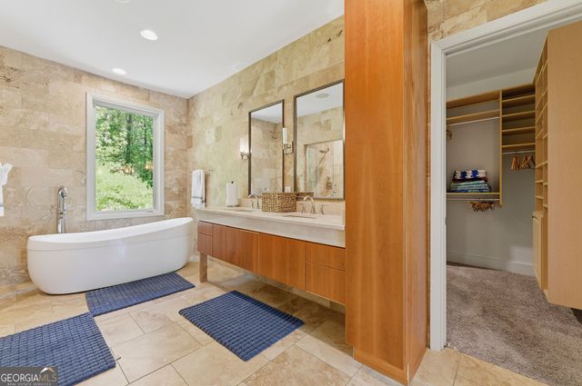 643 Larchmont Circle NW, Atlanta, GA 30318