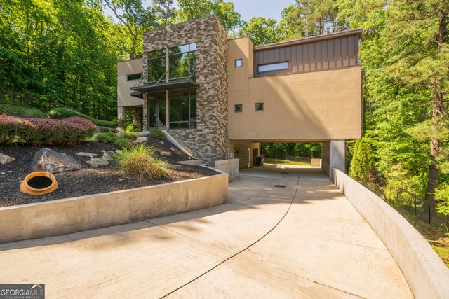 643 Larchmont Circle NW, Atlanta, GA 30318
