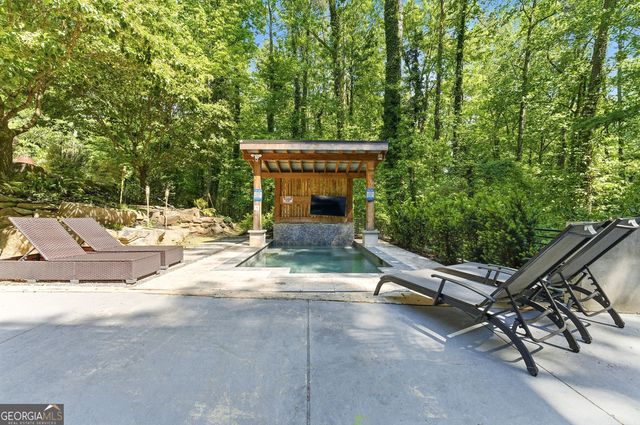 643 Larchmont Circle NW, Atlanta, GA 30318