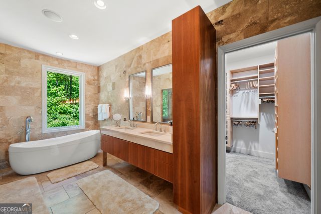 643 Larchmont Circle NW, Atlanta, GA 30318