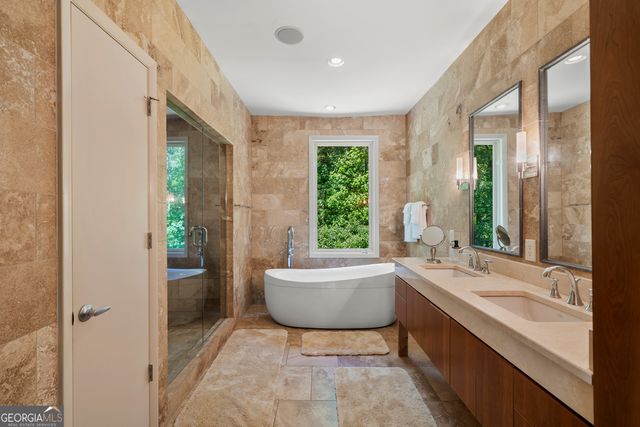 643 Larchmont Circle NW, Atlanta, GA 30318