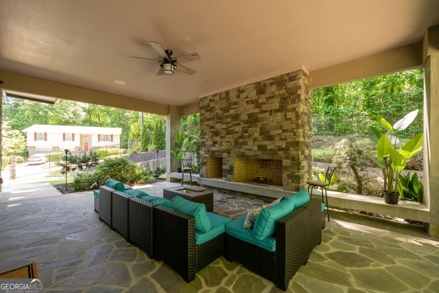 643 Larchmont Circle NW, Atlanta, GA 30318
