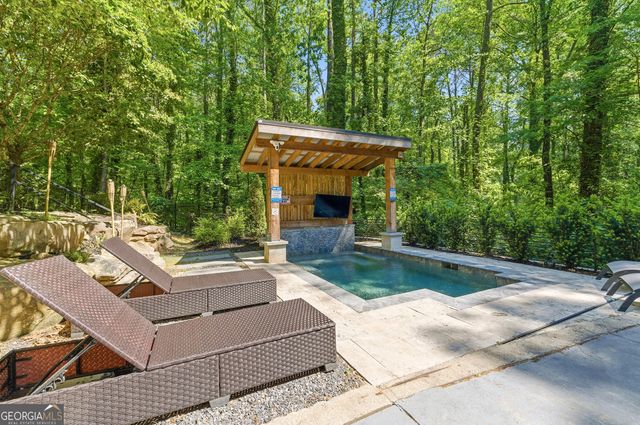 643 Larchmont Circle NW, Atlanta, GA 30318