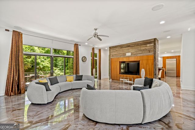 643 Larchmont Circle NW, Atlanta, GA 30318