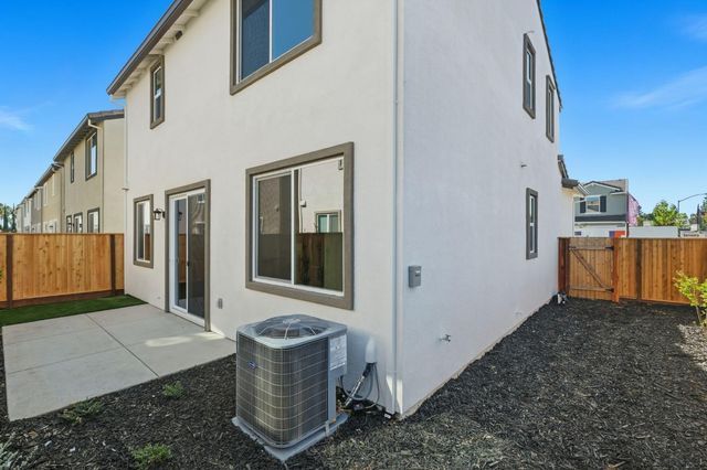 5205 Senesta Cir, Sacramento, CA 95824