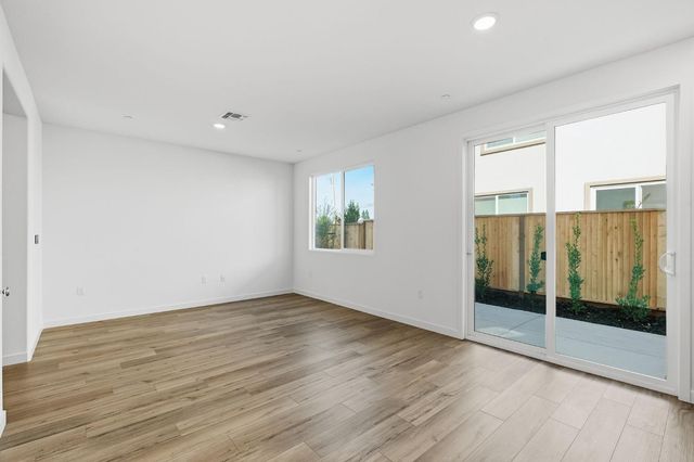 5205 Senesta Cir, Sacramento, CA 95824