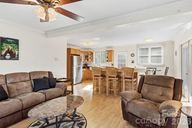 11 Roberts Drive, Swannanoa, NC 28778