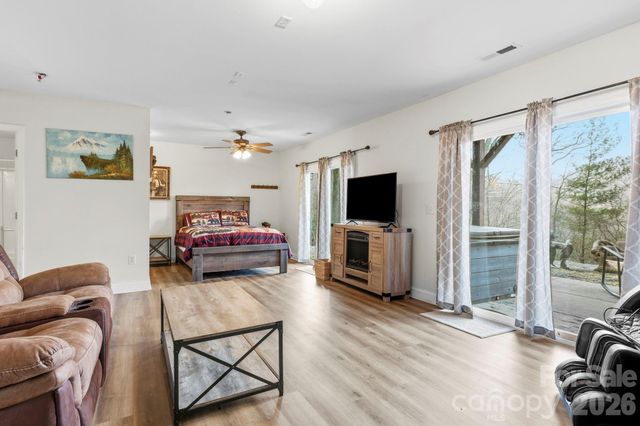 11 Roberts Drive, Swannanoa, NC 28778