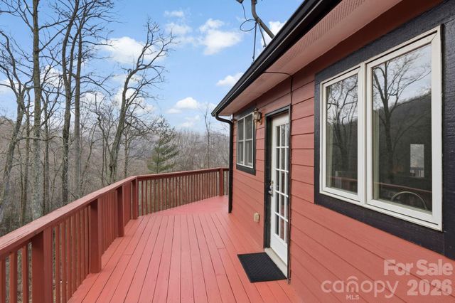 11 Roberts Drive, Swannanoa, NC 28778