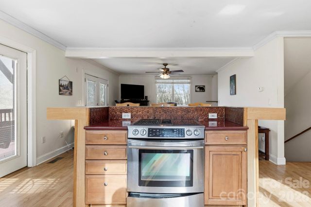 11 Roberts Drive, Swannanoa, NC 28778