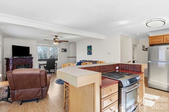 11 Roberts Drive, Swannanoa, NC 28778