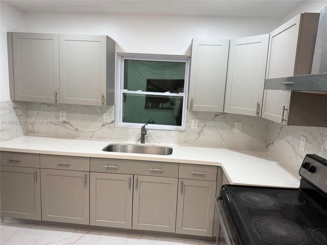 15860 SW 102 PL, Miami, FL 33157