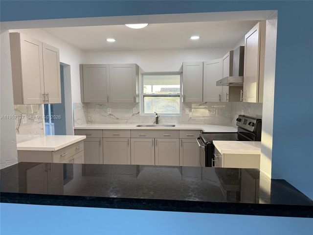 15860 SW 102 PL, Miami, FL 33157