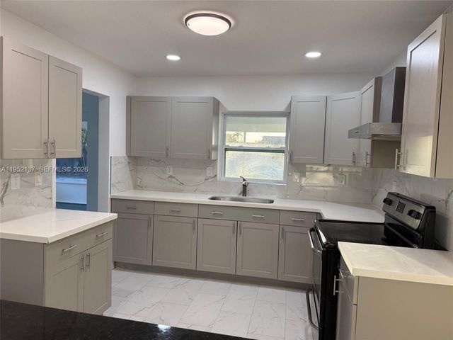 15860 SW 102 PL, Miami, FL 33157