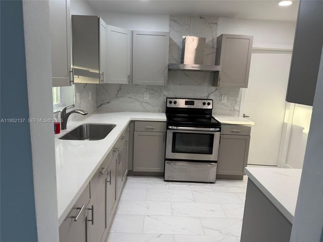 15860 SW 102 PL, Miami, FL 33157