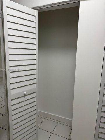 15860 SW 102 PL, Miami, FL 33157