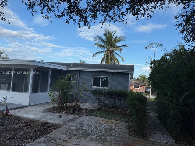 15860 SW 102 PL, Miami, FL 33157